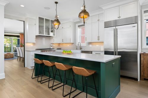 1923 Wellington Ave, Chicago IL 60618-7821 exterior