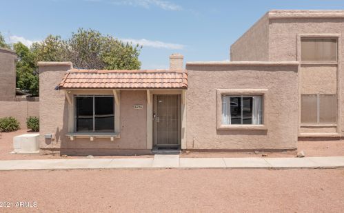 8216 32nd Ave, Phoenix AZ  85051-6022 exterior