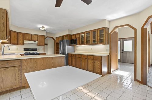 6218 Old Middleton Rd, Madison WI  53705-1040 exterior