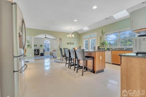 48 Farmhaven Ave, Edison NJ 08820-3220 exterior