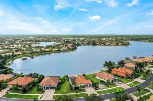 2128 Grv Dr, Naples FL 34120-1422 exterior