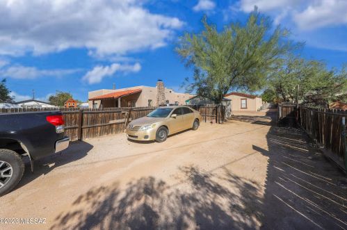 55 King Rd, Tucson AZ 85705-3217 exterior