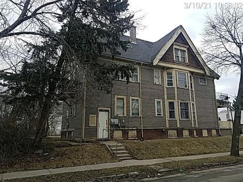 2501 37th St, Milwaukee WI  53210-3047 exterior