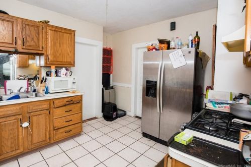 204 Broad St, Meriden CT 06450-6505 exterior