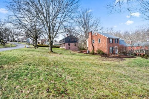 2312 Mill Grove Rd, Pittsburgh PA 15241-2726 exterior