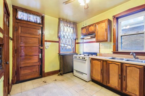 1409 Lawler Ave, Chicago IL 60630-1628 exterior