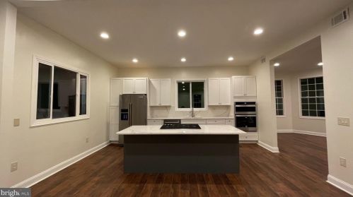 827 Philadelphia Ave, Silver Spring MD  20910-4935 exterior