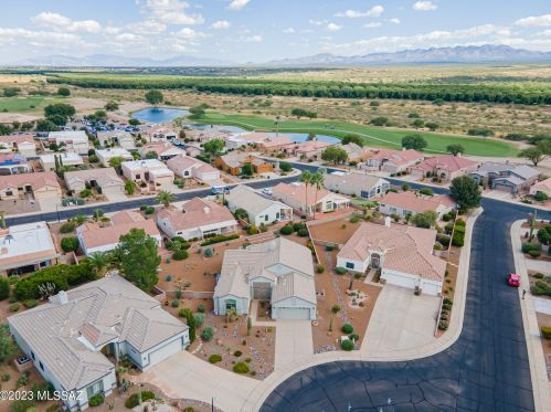 594 Mickelson Ln, Green Valley AZ 85614-5749 exterior