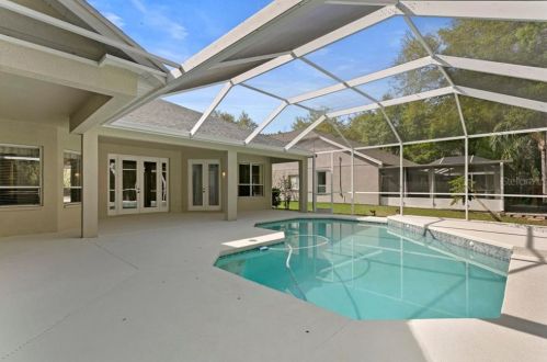 8204 Nature Cove Way, Tampa FL 33647-3224 exterior