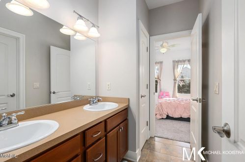 1860 Tall Pne Dr, Grand Rapids MI 49546-7923 exterior