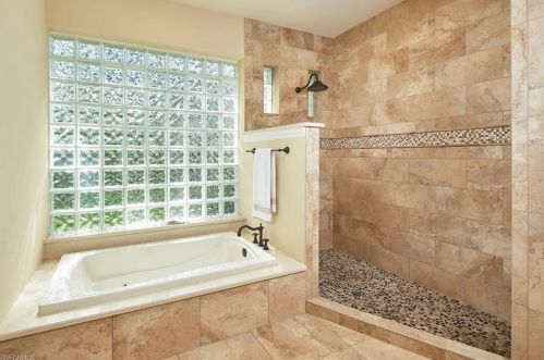 1070 Spanish Moss Trl, Naples FL 34108-2414 exterior