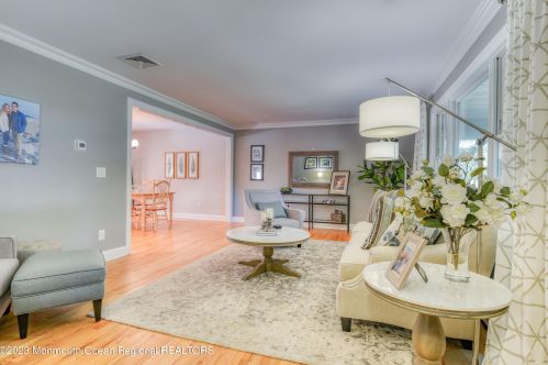 17 Carriage Dr, Middletown NJ 07748-3504 exterior