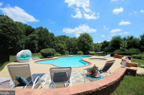 17531 Applewood Pl, Rockville MD 20855-1559 exterior