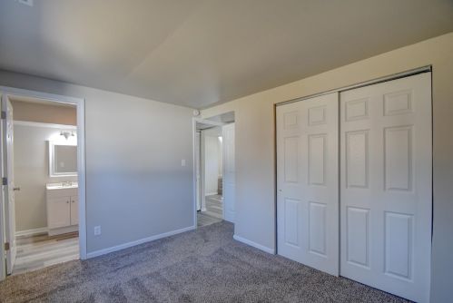 6848 3 Ave, Gary IN 46406-0015 exterior