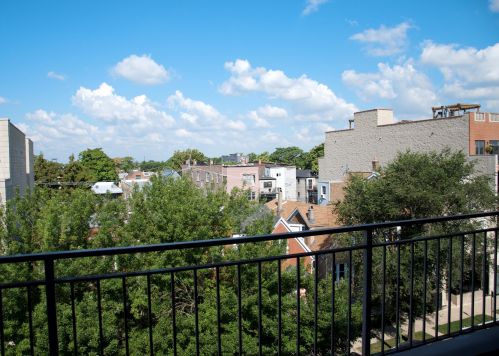 831 California Ave, Chicago IL 60612-4019 exterior