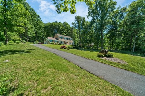 38 Bountiful Dr, Hackettstown, NJ 07840-5100