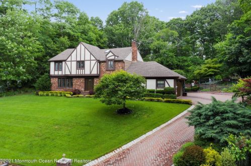 61 Mccutcheon Ct, Middletown, NJ 07748-3306