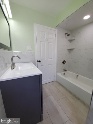 7054 Dorcas St, Philadelphia PA 19111-4111 exterior