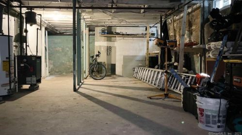 25 Clinton St, Manchester CT  06040-6129 exterior