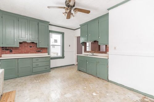 43 Elro St, Manchester CT 06040-4228 exterior