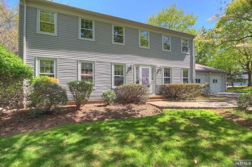 1 Village Ct, Demarest, NJ 07627-2510