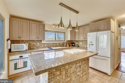 1904 Dundee Rd, Rockville MD 20850-3135 exterior