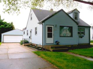 3757 24th St, Milwaukee, WI 53206-1353