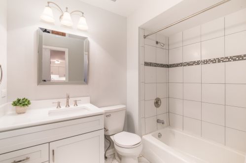 4558 Maria Ct, Chicago IL 60656-4255 exterior