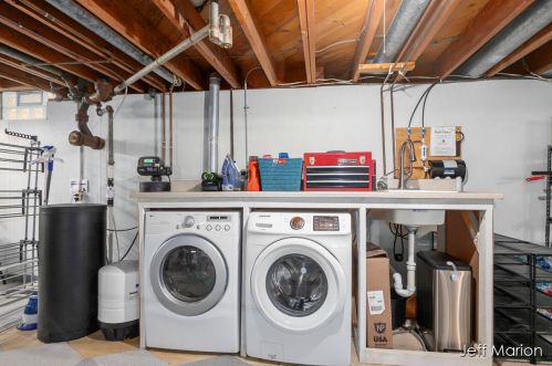 7146 Thorncrest Dr, Grand Rapids MI 49546-7358 exterior