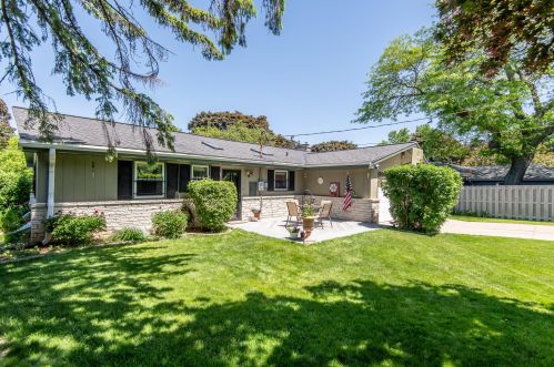 10021 Grantosa Dr, Milwaukee WI 53222-1325 exterior