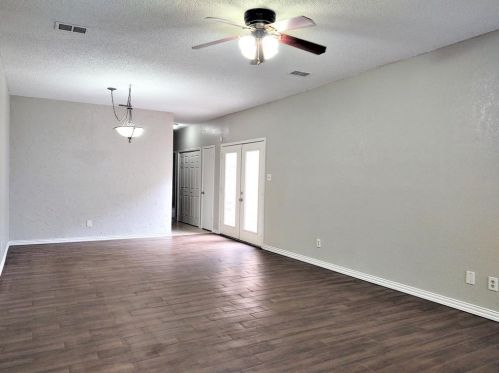 3923 Evergreen St, Irving TX  75061-3920 exterior