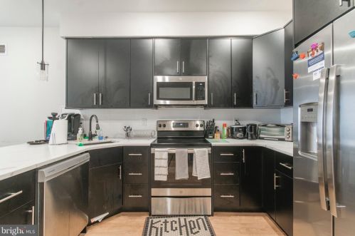 1958 8th St, Philadelphia PA 19122-2023 exterior