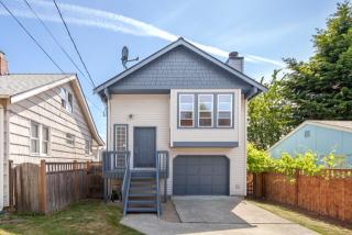 8518 12 Ave, Seattle WA  98117-3312 exterior