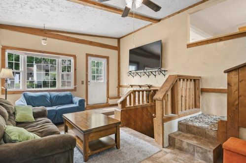 35 Ivernia Rd, Worcester MA 01606-1423 exterior