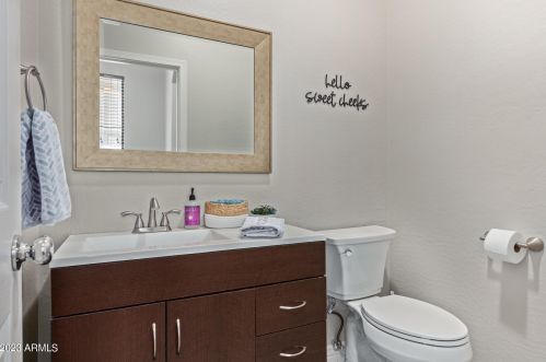 2376 Dusty Wren Dr, Phoenix AZ  85085-7032 exterior