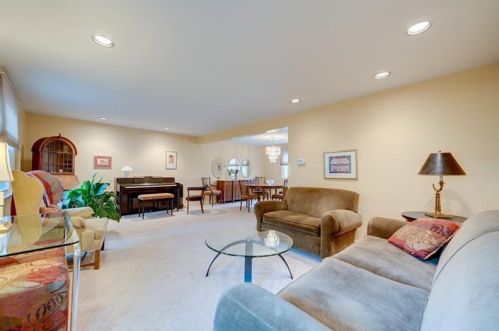 78 Carleton Dr, Pittsburgh, PA 15243-1336