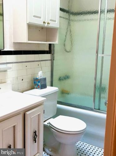 6256 Erdrick St, Philadelphia PA 19135-2602 exterior