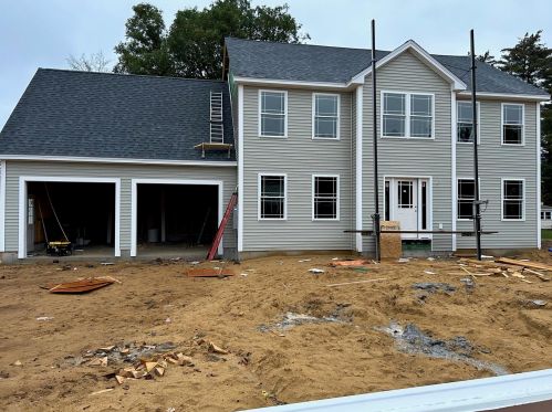 18 Woodbury Ln, Concord NH  03303-2621 exterior