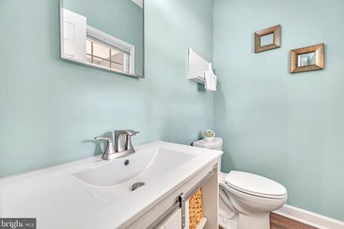 47 Crestwood Dr, Trenton NJ 08690-1936 exterior