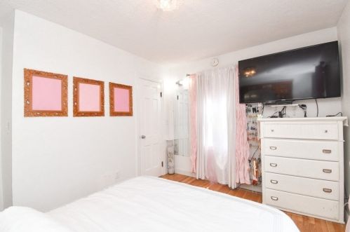 17 Waldorf St, Springfield MA 01109-1837 exterior