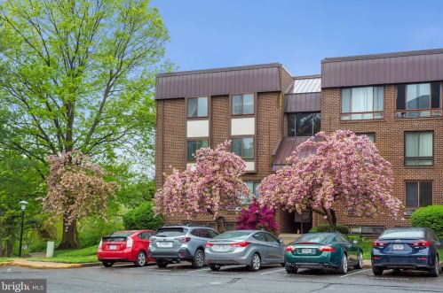 112 Roberts Ln, Alexandria, VA 22314-5345