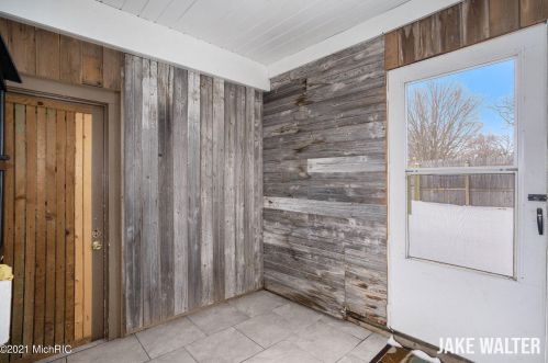 2392 Thornwood St, Wyoming MI exterior