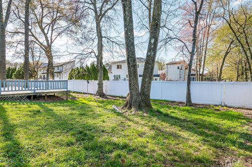 25 Schubert Ave, Edison NJ 08820-1937 exterior