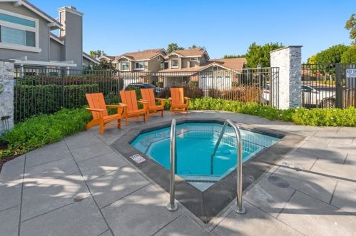 2182 Avocado Dr, Tustin CA 92782-8348 exterior