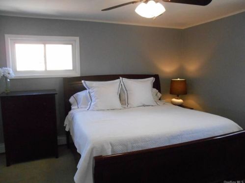 46 Oakley Dr, Huntington Station NY 11746-3116 exterior