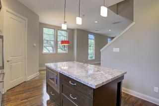 903 Main St, Houston TX  77006-4920 exterior