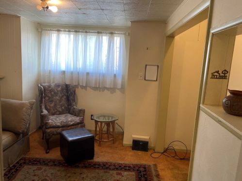 5704 Hampton St, Pittsburgh PA 15206-1618 exterior