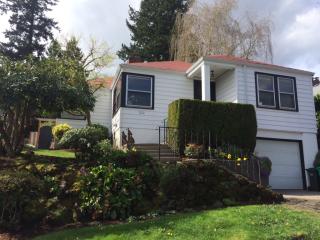 7015 8th Ave, Portland OR  97211-3523 exterior