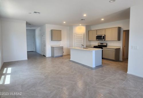 3498 Kellen Canyon Ct, Tucson, AZ 85745-1261