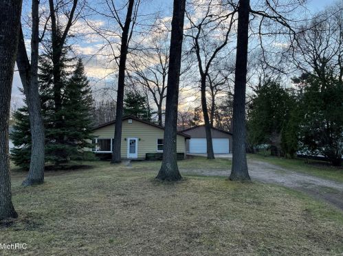 2087 Whitehall Rd, Meskegon MI 49445-1043 exterior